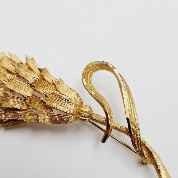 BSK Vintage Thistle Floral Wheat Pinecone Gold Tone Textured Brooch - Picture 6 of 6